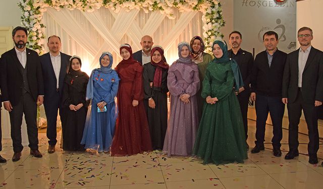 Örgün eğitimle birlikte 5 öğrenci 15 ayda hafız oldu
