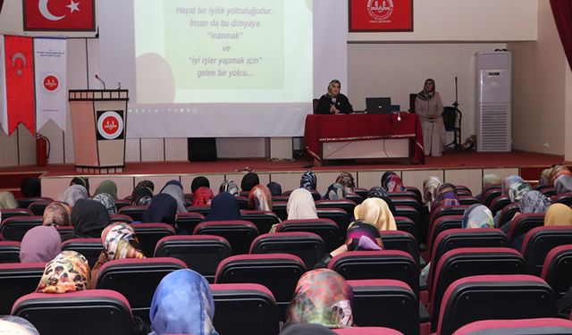 Sivas'ta "İyiliğe Gönüllü Olmak" konferansı düzenlendi