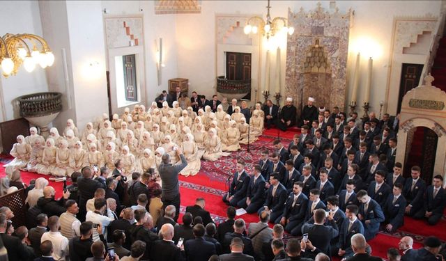 Saraybosna'daki Gazi Hüsrev Bey Medresesi 475'inci mezunlarını verdi
