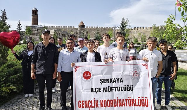 Şenkaya'da gençler kültür gezisiyle tarihini tanıyor