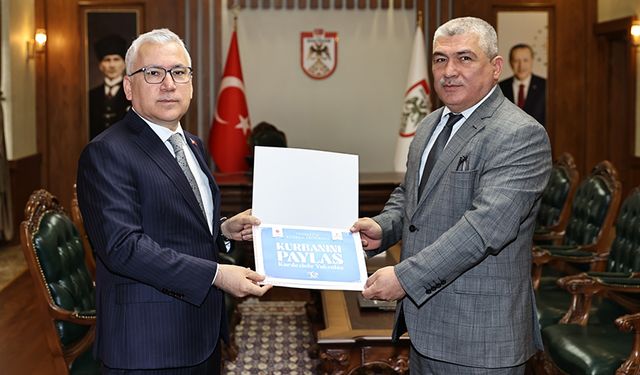 Sivas Valisi Şimşek, kurbanını TDV'ye emanet etti