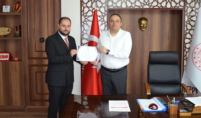 Kaymakam Demir, kurbanını TDV'ye verdi