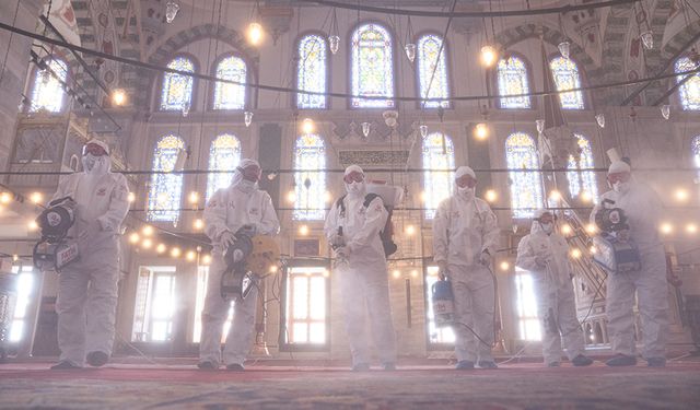 Fatih Camii'nde Kurban Bayramı temizliği
