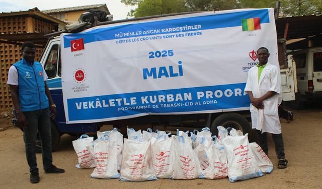 Türkiye Diyanet Vakfı, hayırseverlerin kurbanlarını Mali'deki ihtiyaç sahiplerine ulaştırıyor