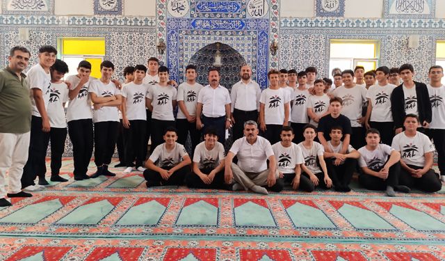 Anamur'da yüzlerce genç camilerde buluştu