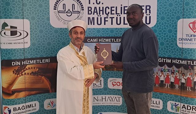 Çalıştığı oto yıkamada selamlaşmadan etkilenen Nijeryalı genç İslam'ı seçti