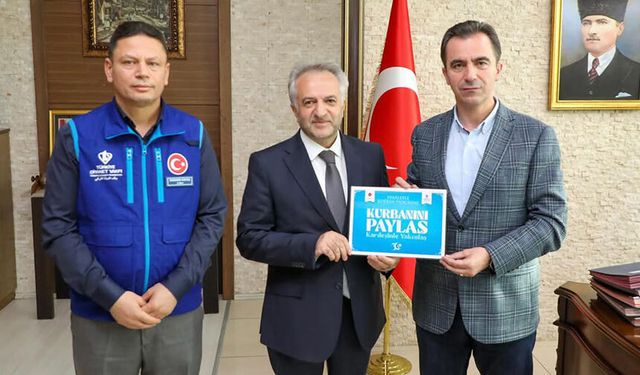 Bitlis Valisi Karakaya, kurbanını TDV'ye emanet etti