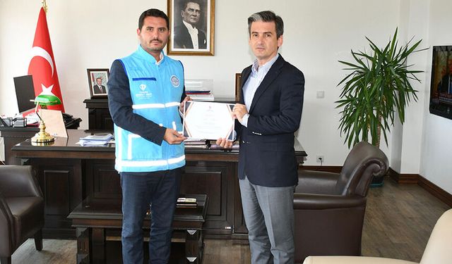 Çeşme Kaymakamı Maraşlı, kurbanını TDV'ye emanet etti