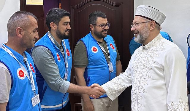 Diyanet İşleri Başkanı Erbaş, Cidde Havalimanı Ekip Başkanlığını ziyaret etti