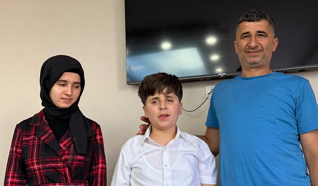 Görme engelli genç hafız olmanın sevincini yaşadı