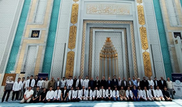 Genç doktorlar mezuniyetlerini dualarla taçlandırdı