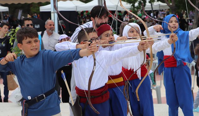 Sivas'ta yıl sonu şenliğinde minikler sahne aldı