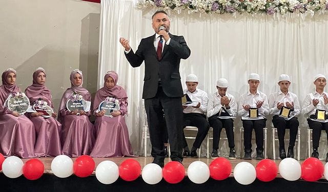 Yüksekova'da bir ilk: Hafızlık İmam Hatip Ortaokulu ilk mezunlarını verdi