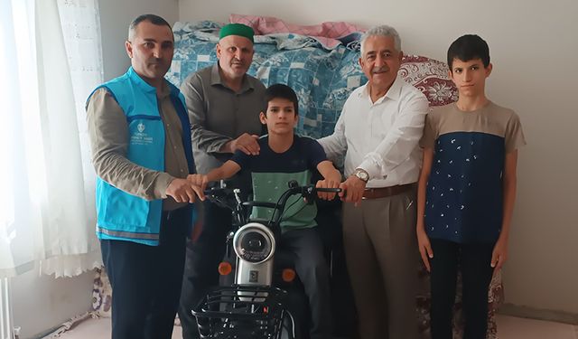 Adıyaman'da engelli bireylere akülü araba desteği