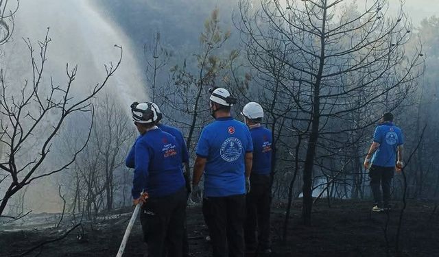 Bursa'da müftülük ekipleri yangın soğutma çalışmalarını sürdürüyor