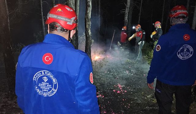 TDV Eskişehir Arama Kurtarma Ekibi yangınla mücadelede görev başında