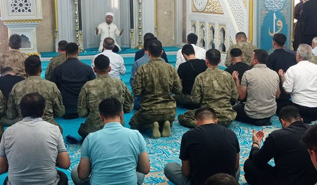 Hakkari'de şehitler dualarla anıldı