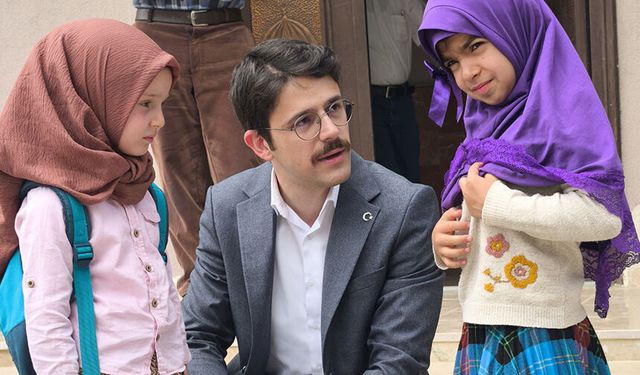 Kaymakam Eskimez, Kur'an öğrenen çocukları sevindirdi