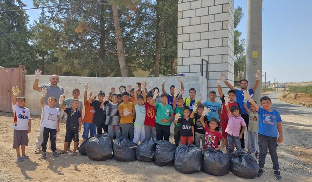 Bozova'da camiye gelen çocuklardan örnek davranış