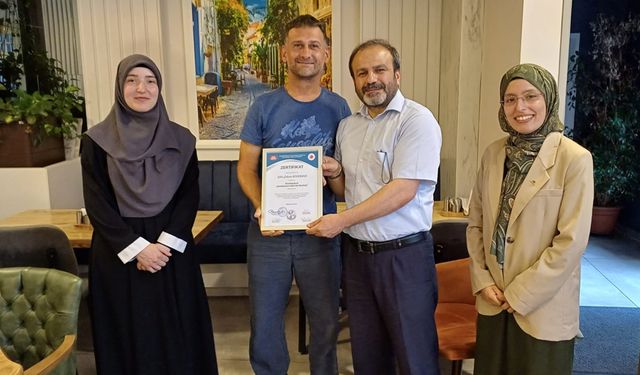Nürnberg'te eğitimlerini tamamlayan mühtediler belge aldı