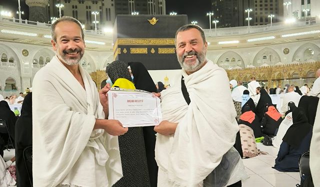 Kabe'de Kur'an öğrenmenin sevincini yaşadılar