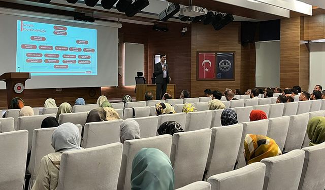 Van'da gençlik hizmetleri değerlendirildi