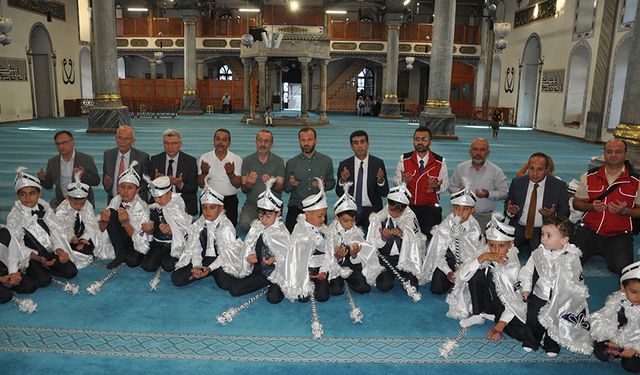 Kütahya Ulu Camii'nde geleneksel sünnet mevlidi okundu