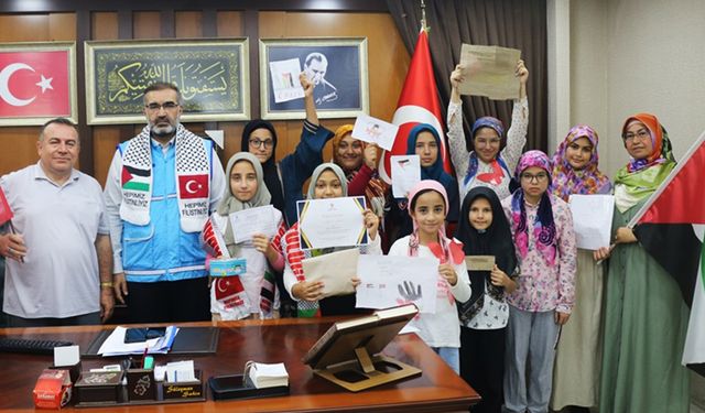 Adana'da Kur'an kursu öğrencileri biriktirdikleri parayı Filistin'e bağışladı