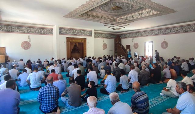 Araban'da depremde yıkılan Merkez Cami yeniden yapılarak ibadete açıldı