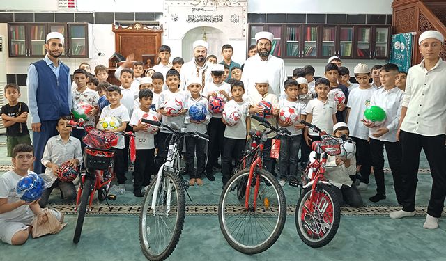 Bağlar'da çocuklar camide buluştu iyilikte yarıştı