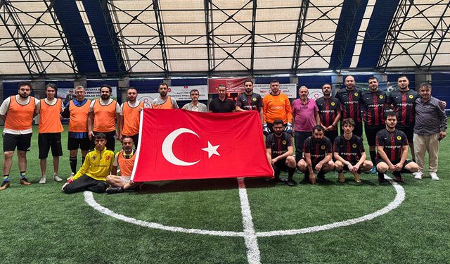 Odunpazarı'nda çalışan gençlik yeşil sahada mücadele etti