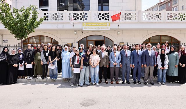 Çorum'da "Zarafet Okulu" mezunlarını verdi