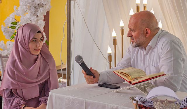 Örgün eğitimle birlikte hafızlık sevinci yaşadı