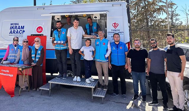 Adana’da üniversite öğrencilerine sıcak karşılama