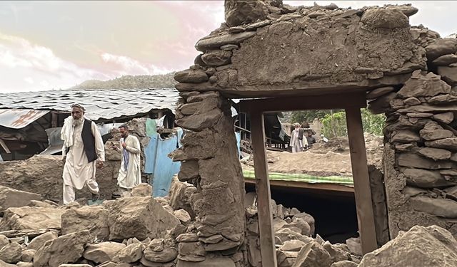 Afganistan'da 5,6 büyüklüğünde deprem meydana geldi