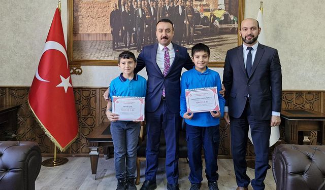 Çelikhan'da dereceye giren öğrenciler ödüllendirildi