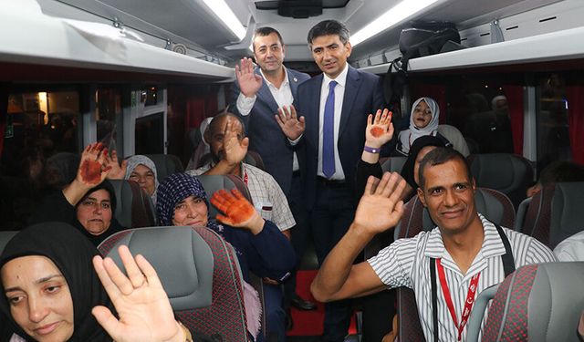 Hatay'da 94 engelli vatandaş umreye uğurlandı