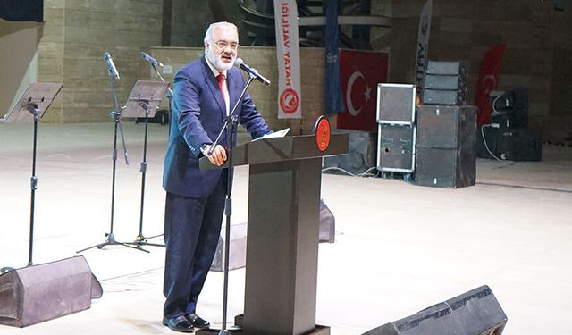 Prof. Dr. Ay: Yıl boyunca Efendimiz (sas)'i anlatacağız