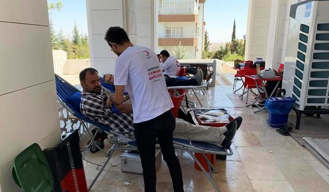 Besni’de din görevlileri kan bağışında bulundu