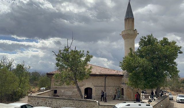 Isparta'da Akkoca Camii 60 yıl sonra yeniden ibadete açıldı