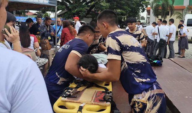 Filipinler'in güneyindeki Mindanao Adası açıklarında 7,4 büyüklüğünde deprem