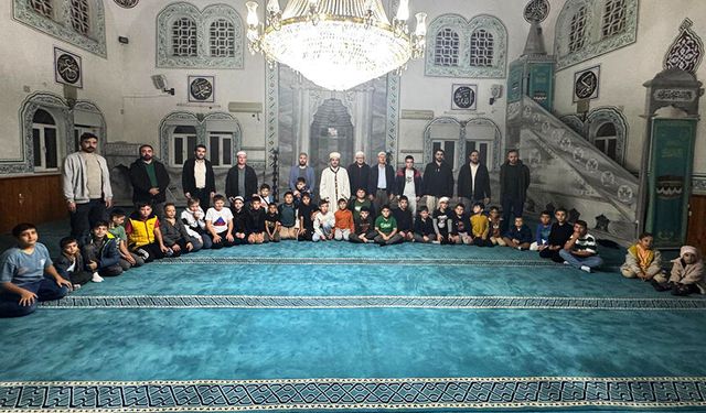 İvrindi'de çocuklar camide bir gün geçirdi