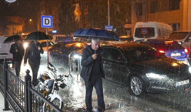 Depremin merkez üssü Sındırgı'da sağanak etkili oluyor