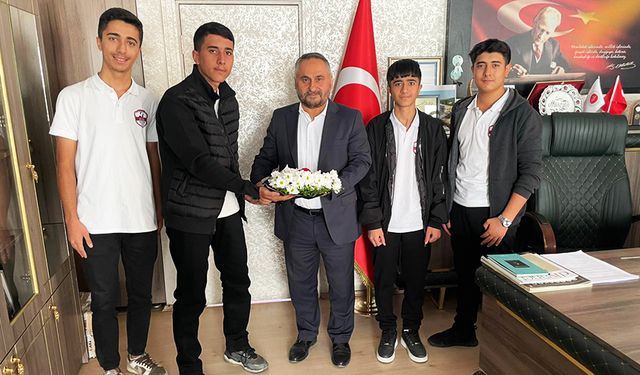 Hakkarili gençlerden Müftülüğe ziyaret