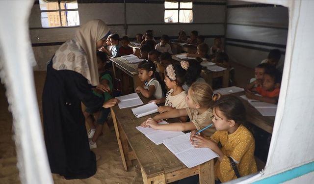 İşgalciler Ekim 2023'ten beri Gazze ve Batı Şeria'da 20 bini aşkın öğrenci ile 1037 öğretmeni şehit etti