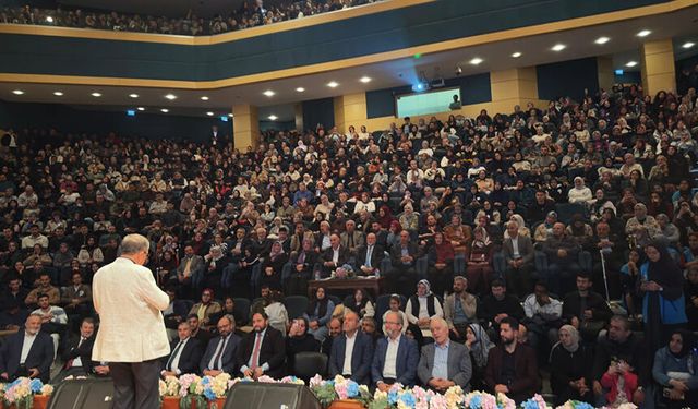 Yazar İnanç, gençlere Peygamber sevgisini anlattı