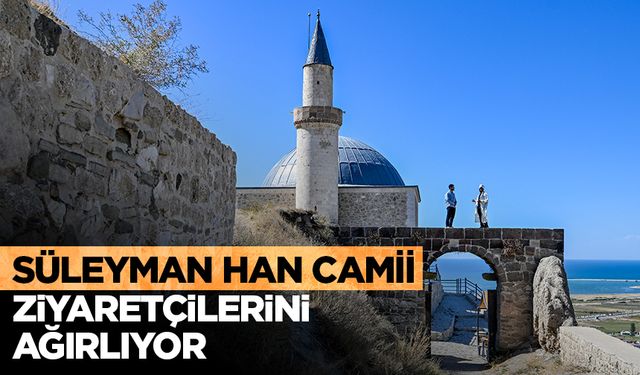 Süleyman Han Camii, Van Kalesi'nin zirvesinde ziyaretçilerini ağırlıyor