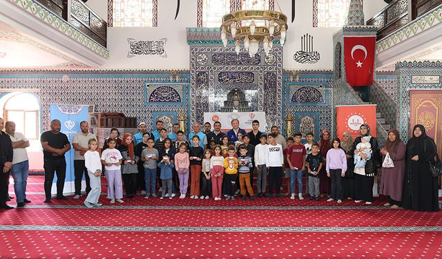 TDV, Elbistan ve Pazarcık'ta 100 aileye alışveriş kartı dağıttı