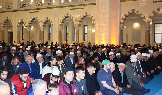 Trabzonlular Hanife Hatun Camii’nde duada buluştu
