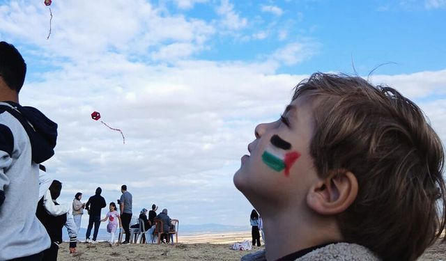 Tepebaşı'nda uçurtmalar "özgür Filistin" için uçuruldu